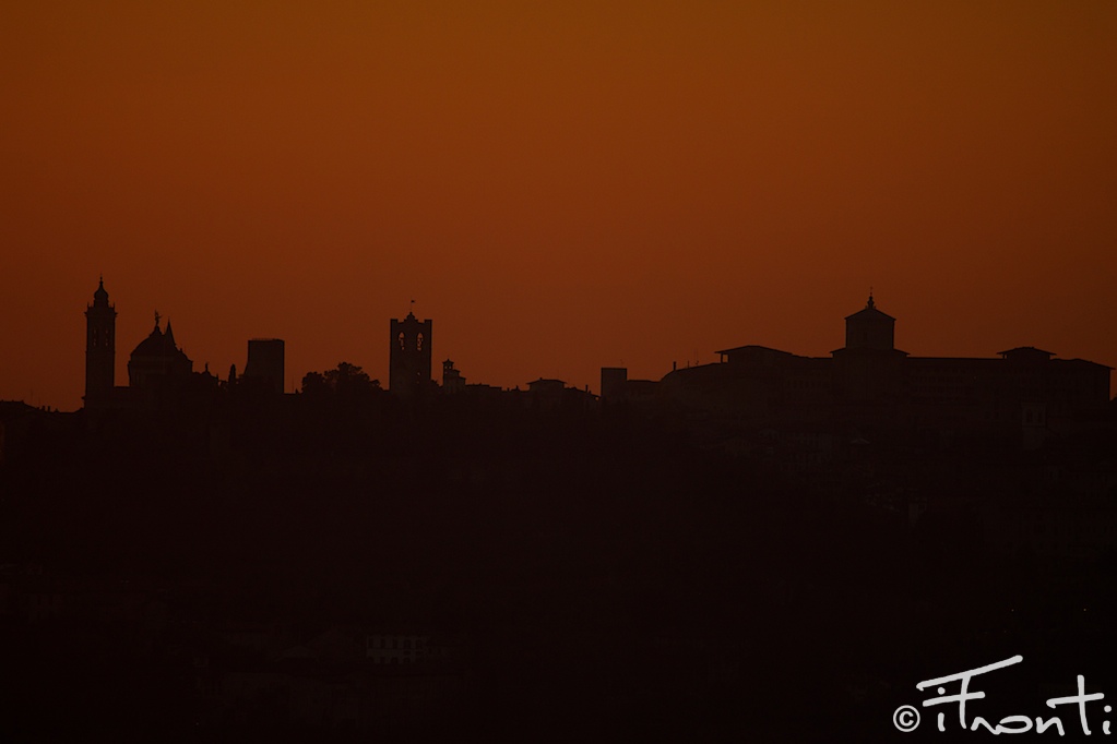 siluette città alta ifronti